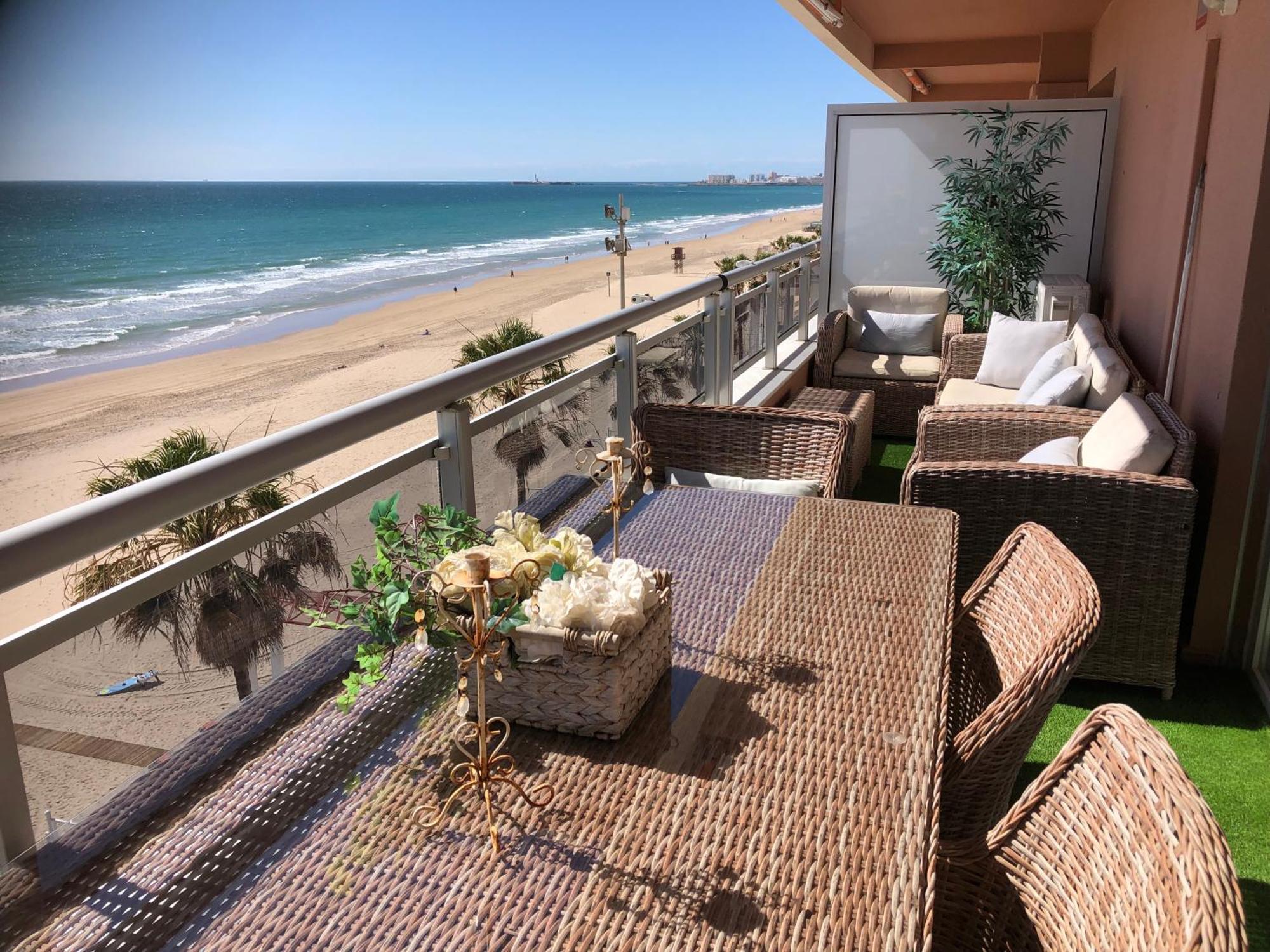 Luxury Oceanfront Triplex In Cadizアパートメント エクステリア 写真